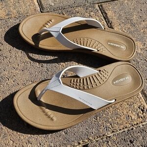 Okabashi Brown and White Flip Flops